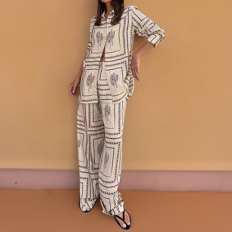 Elegantes Damenset, bestehend aus einer lässigen Bluse und weit geschnittener Hose, Größe [size missing]