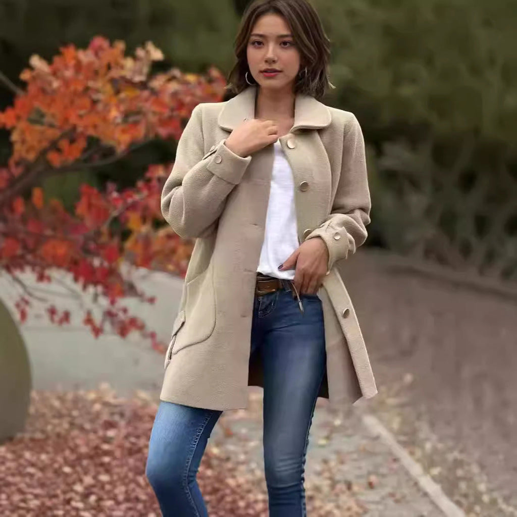 Women's fashionable coat with an oversized cut and practical pockets