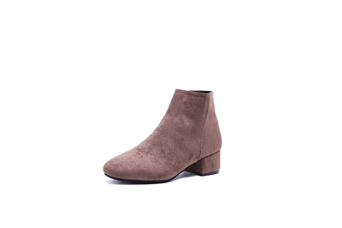 Women's ankle boots with a modern, minimalist design and comfortable block heel, size Valenzora