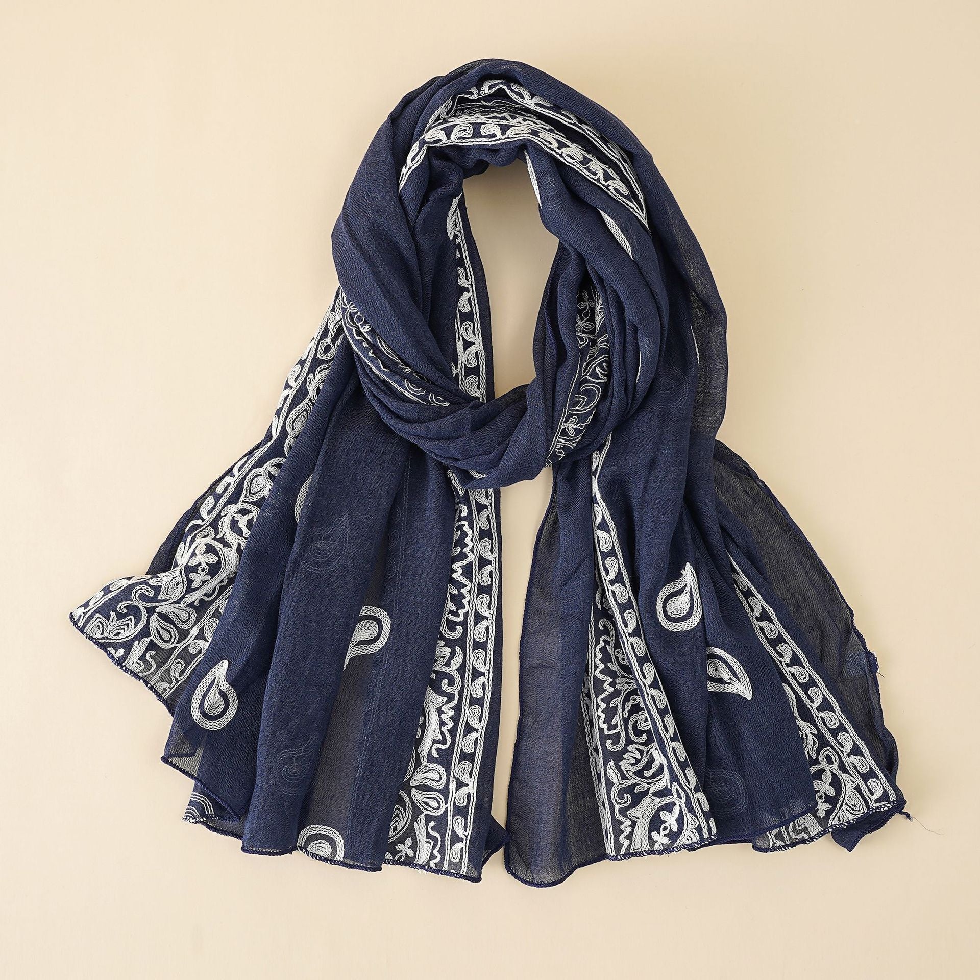 Eleganter Damenschal aus hochwertigem Chiffon mit zarter Stickerei, Größe [Größe fehlt]