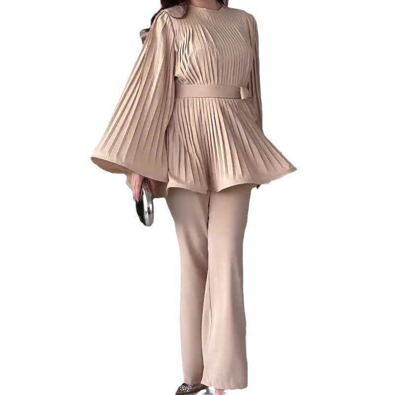 Valenzora Swing suit with round neck and batwing sleeves