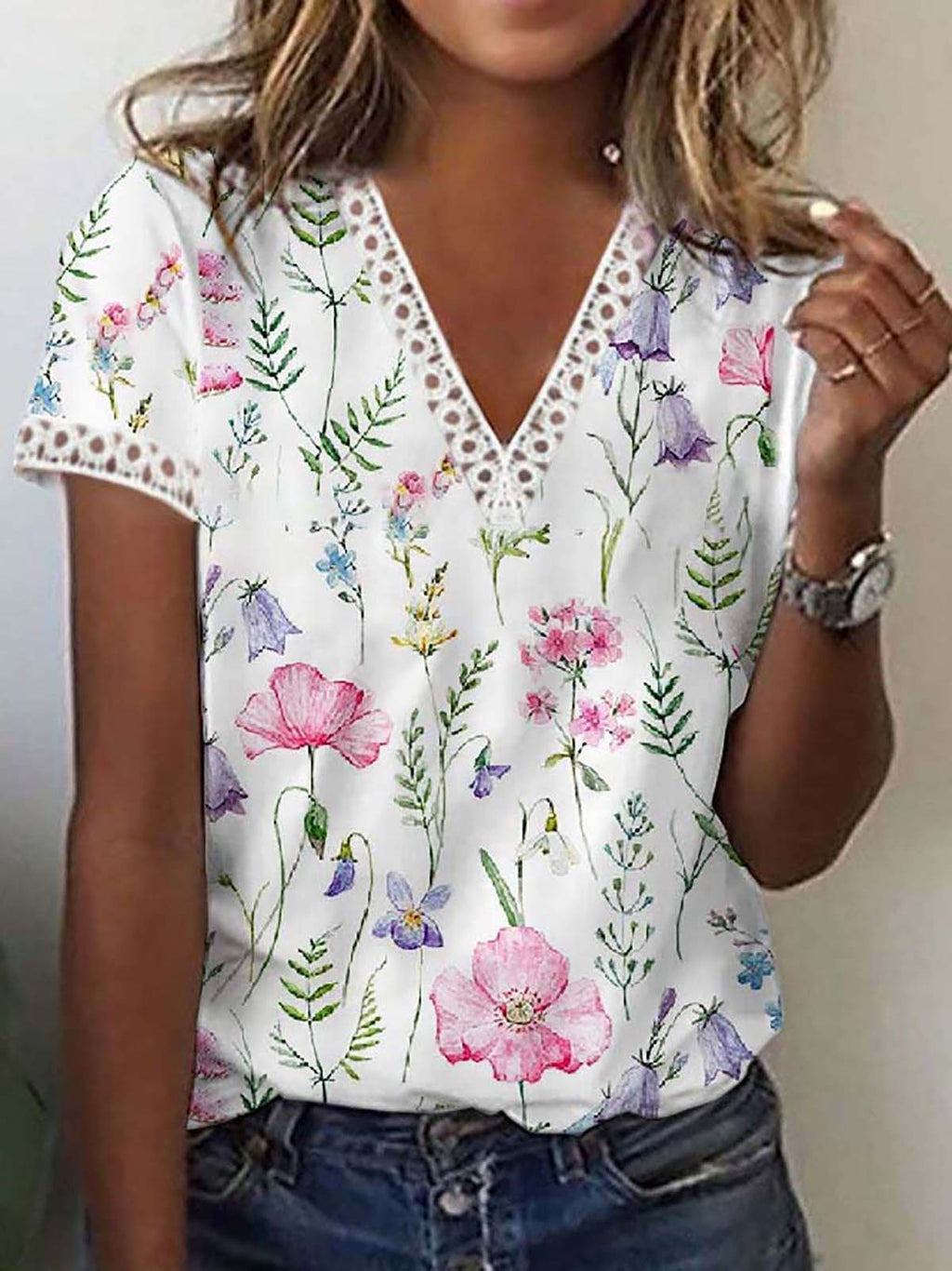 Valenzora | Elegant short-sleeved V-neck printed T-shirt for women