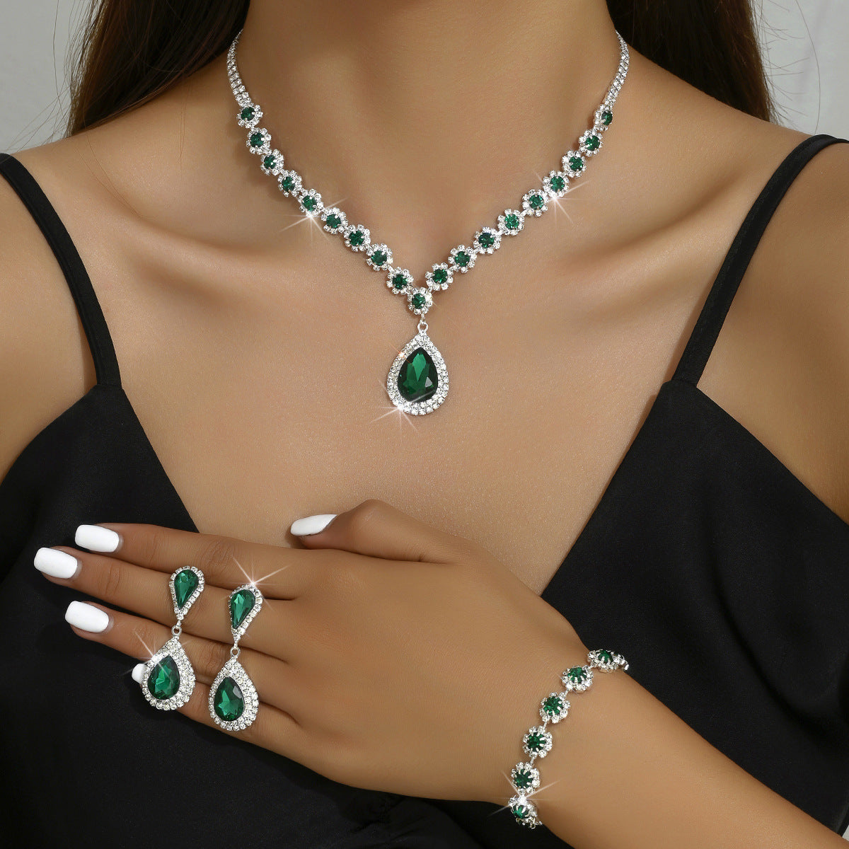 Valenzora - Schmuckset aus verzinktem Strass