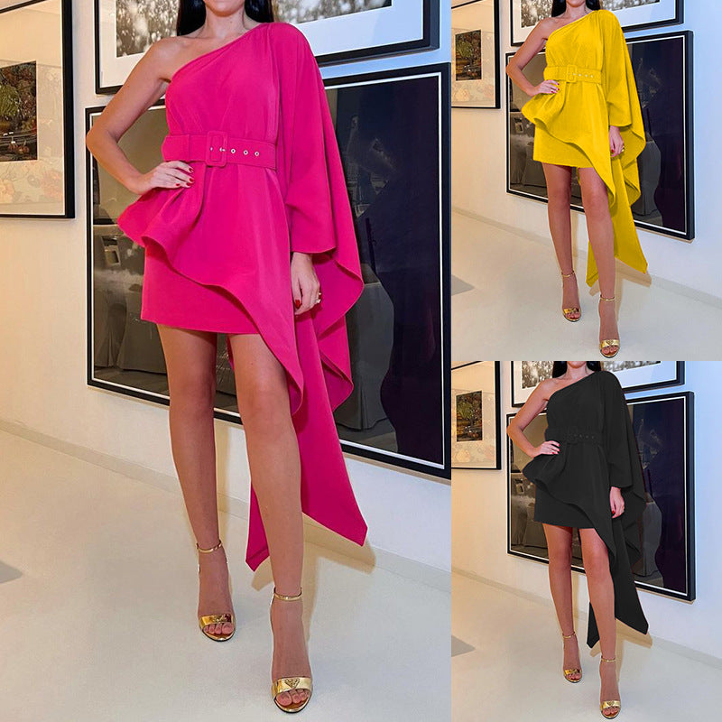 Asymmetrisches Damen-Cocktailkleid mit weiten Kapellenärmeln und eleganter Gürtelschnalle, Größe S
