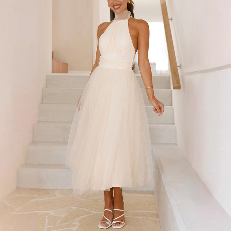 Elegantes Brautkleid für Damen mit fließendem Tüllrock und Neckholder-Design, Größe S
