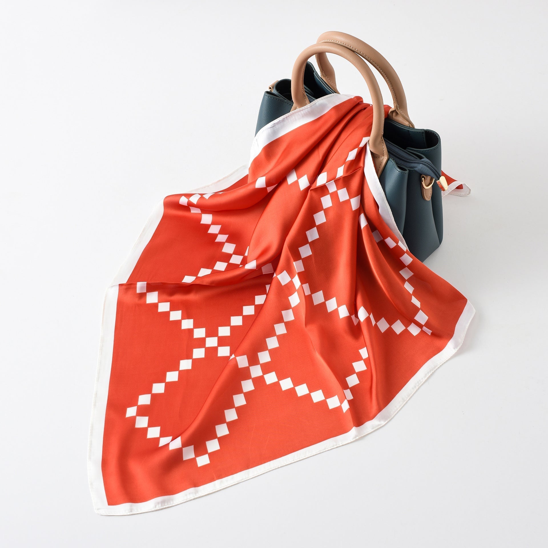 Damen-Seidenschal mit modernem Grafikdesign und luxuriösem Glanz, Größe S