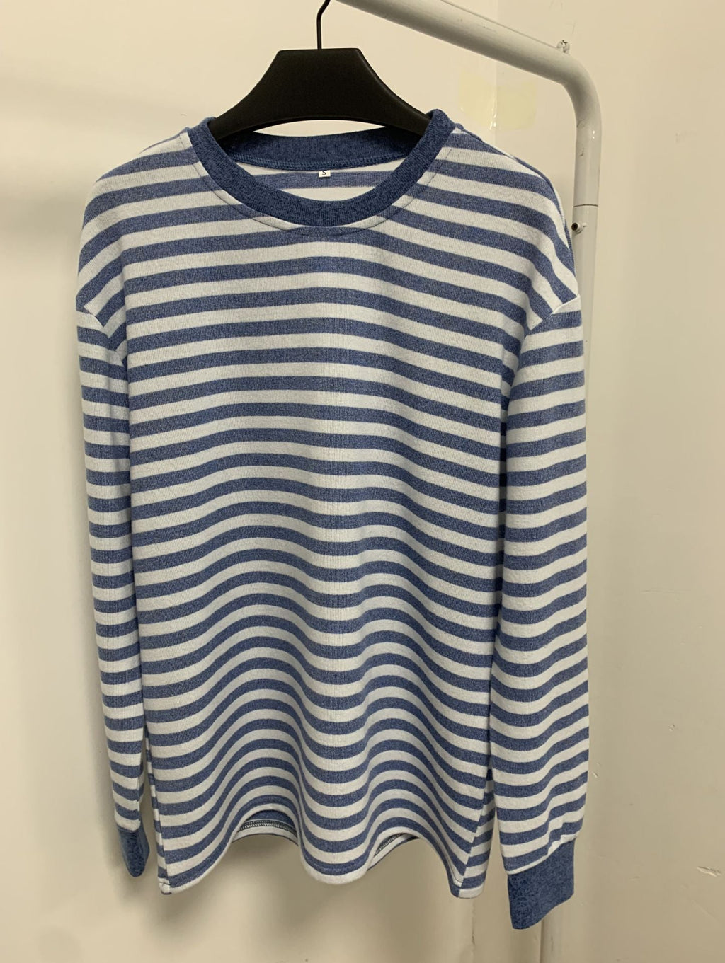 Bequemes Damen-Langarmshirt im Streifen-Design mit Rundhalsausschnitt, Größe