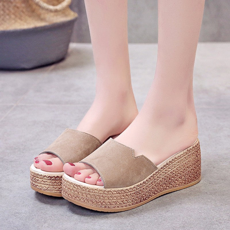 Damen-Keilsandaletten mit modernem Crossover-Design und rutschfester Sohle, Größe Valenzora