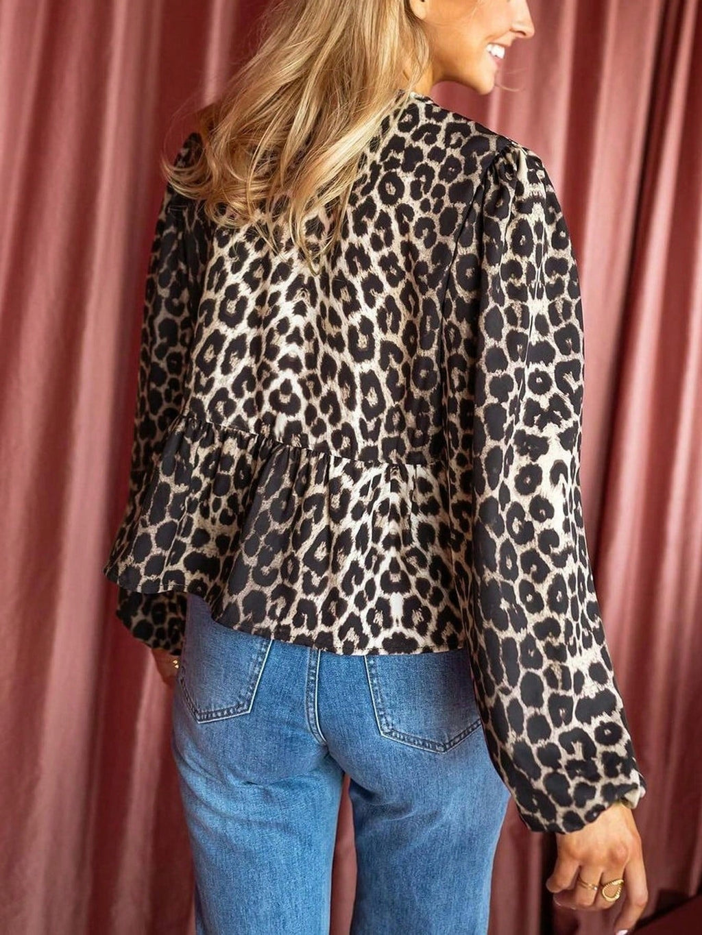 Damenbluse mit Leopardenmuster und Rüschen, Größe