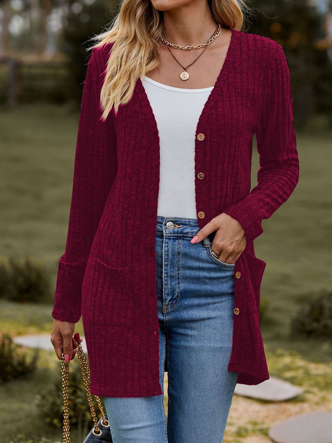 Damenstrickjacke mit elegantem Rippenmuster und praktischen Taschen, Größe