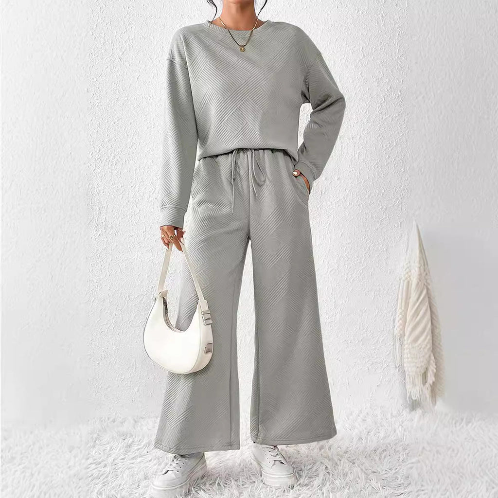 Women's comfortable lounge set with textured pattern, size