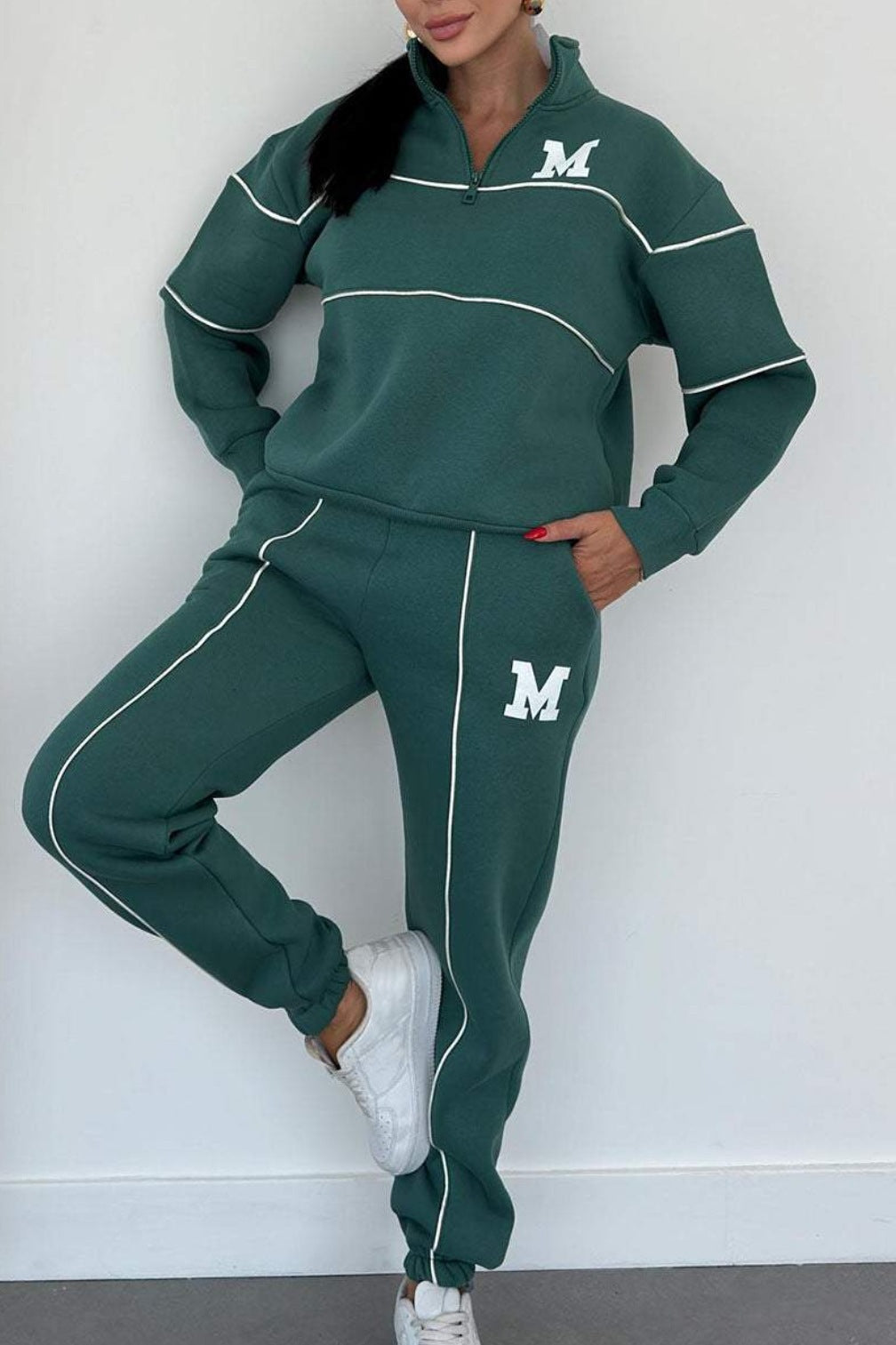 Women's sporty fleece suit set with stand-up collar and practical pockets, size S