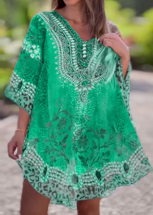Damen-Strandkleid im farbenfrohen Boho-Stil mit verspieltem Design und tiefem V-Ausschnitt, Größe [size]