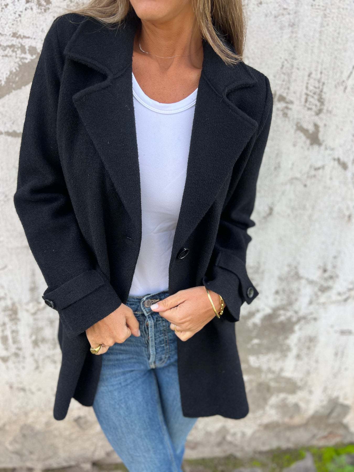 Women's oversized wool coat with fashionable lapels and practical pockets, size S