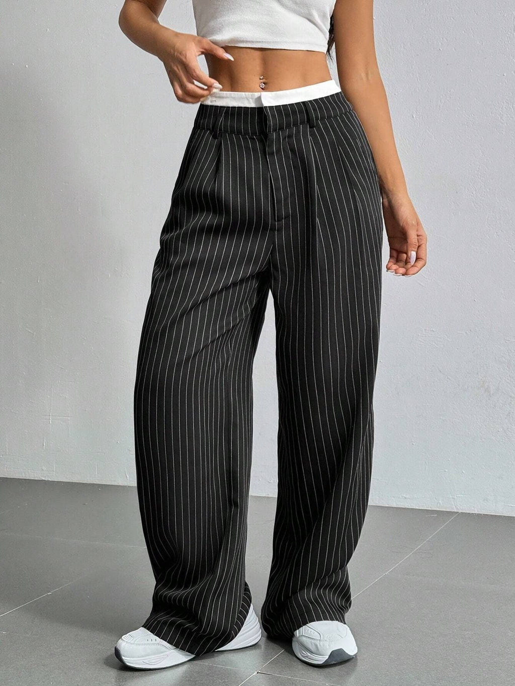 Elegante Damen-Hose mit weitem Bein und Nadelstreifen, hoher Bund, Größe