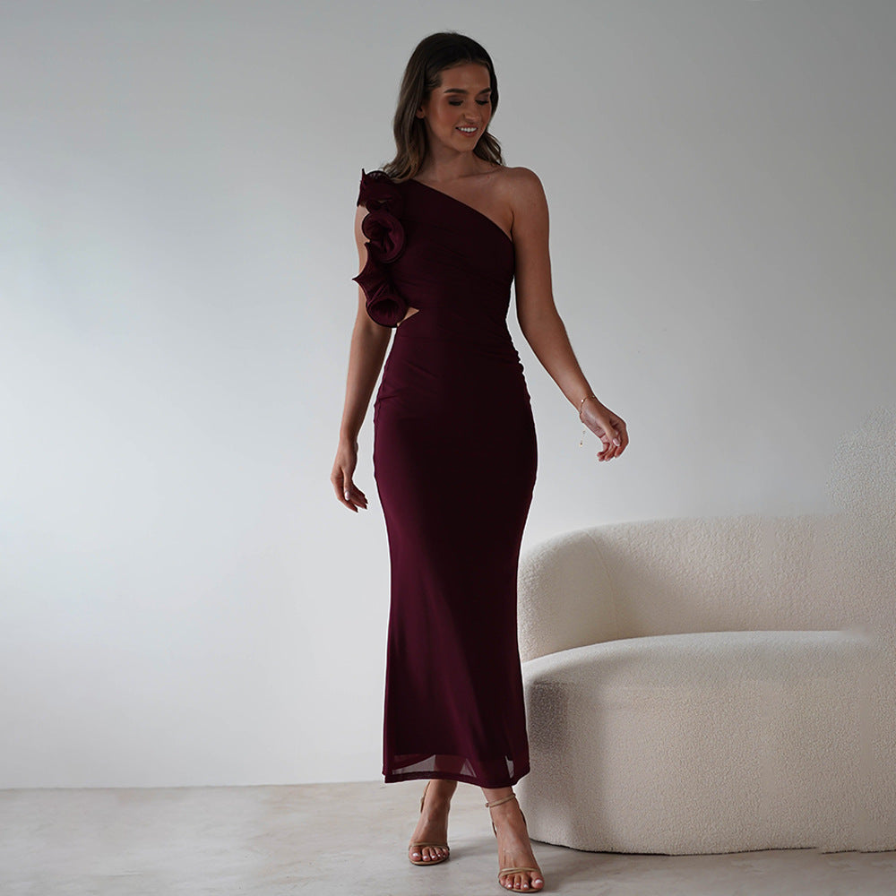 Figurbetontes Damen-Midikleid mit asymmetrischem Ausschnitt und Rüschen, Größe [size]