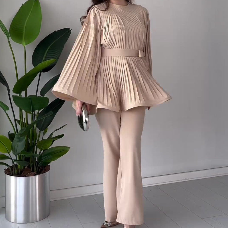 Valenzora Swing suit with round neck and batwing sleeves