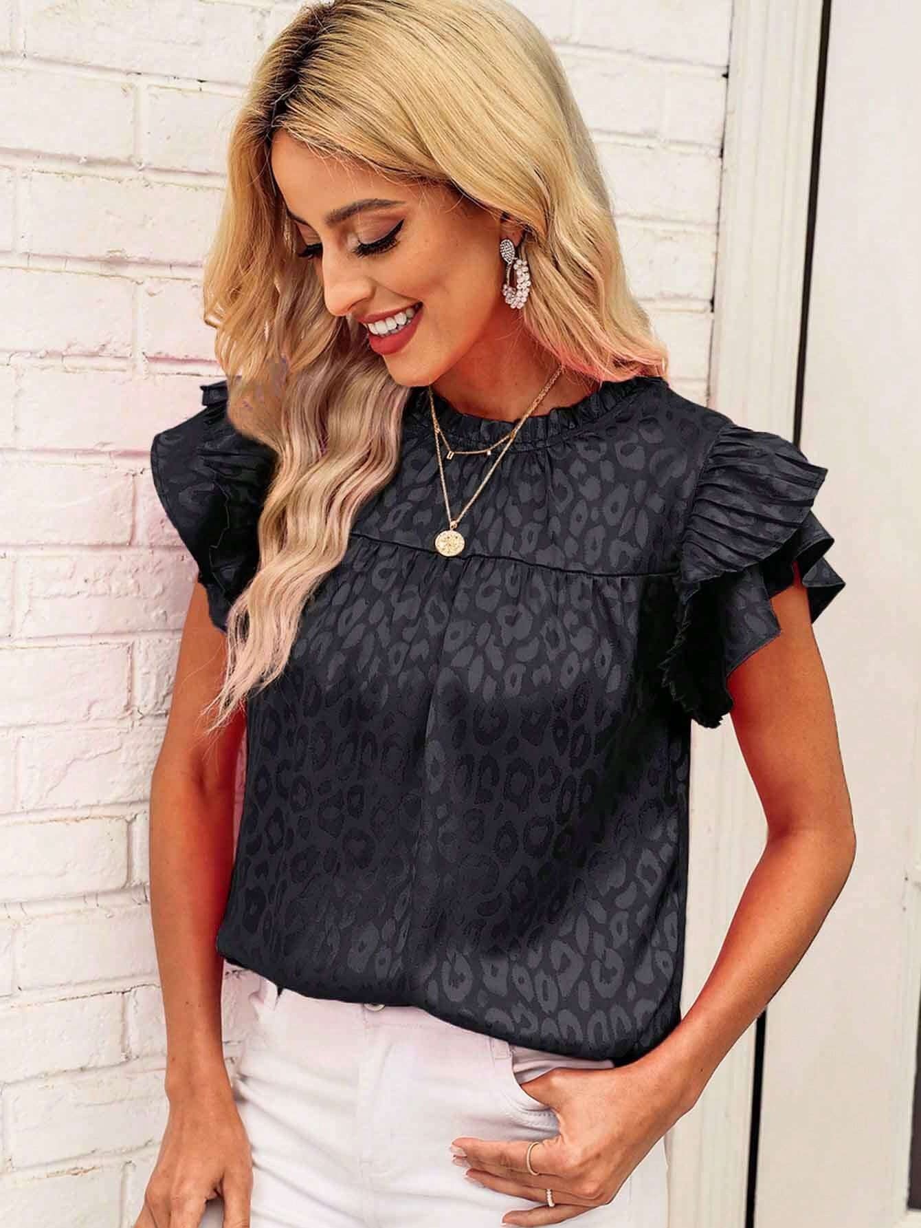 Women's blouse with fashionable ruffle details and elegant leopard print, size [size missing]