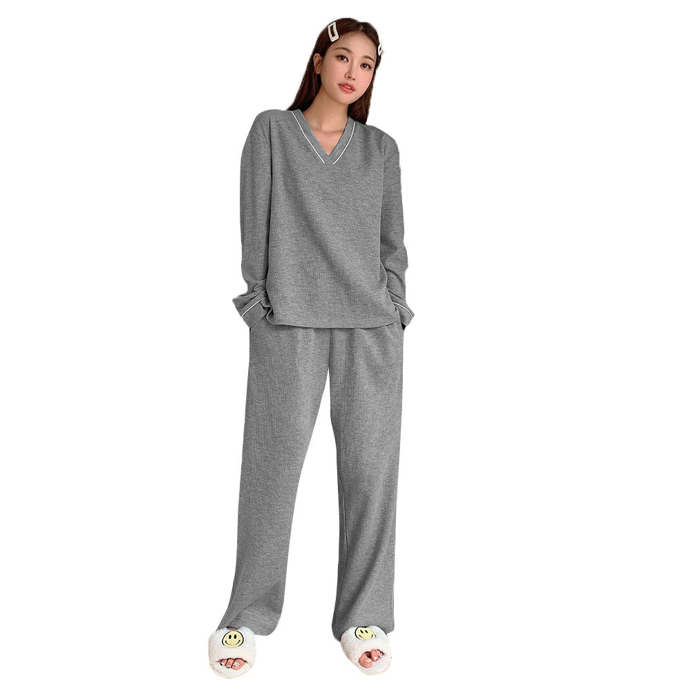 Women's comfortable lounge set made of soft material with a V-neck and elasticated cuffs, size [size missing]