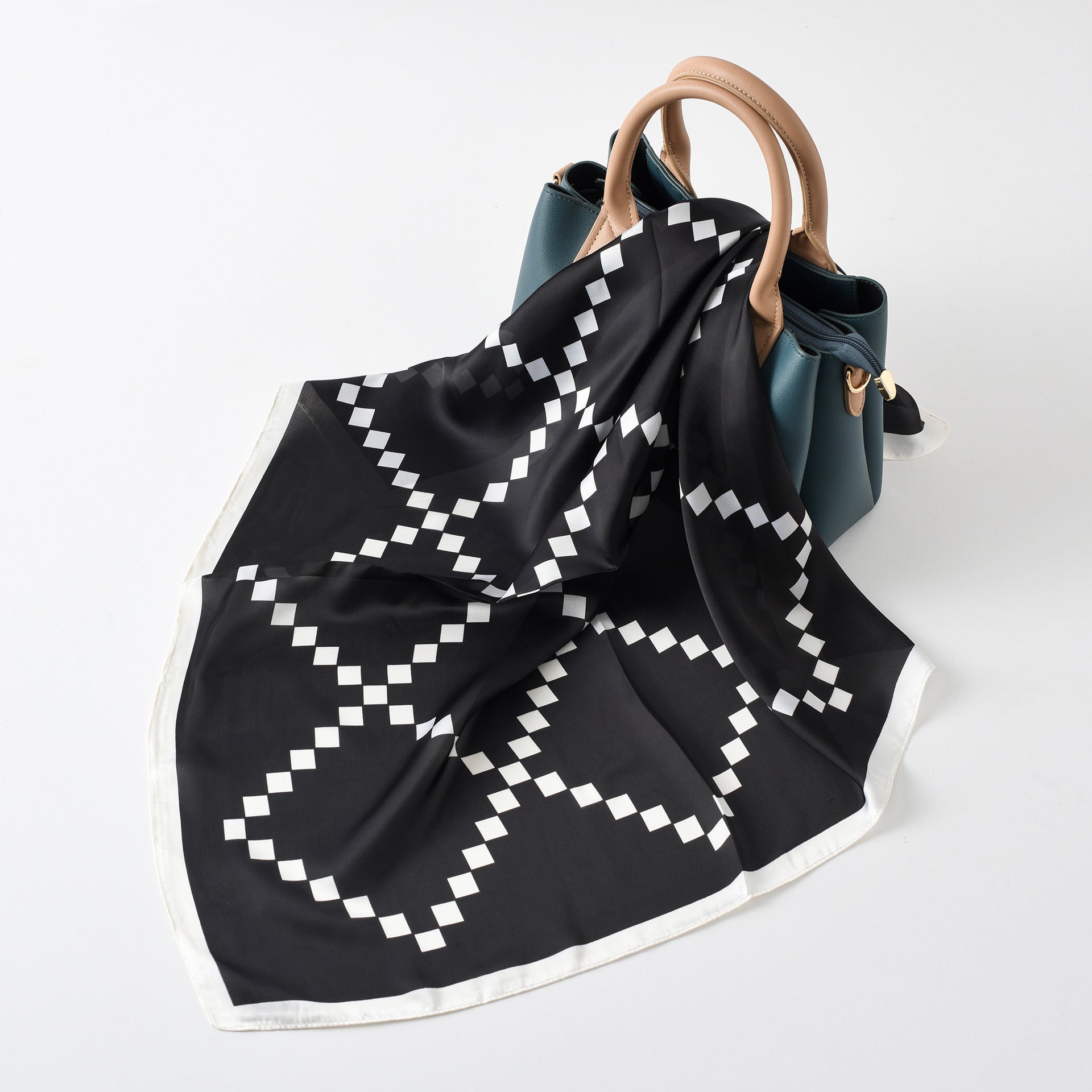 Damen-Seidenschal mit modernem Grafikdesign und luxuriösem Glanz, Größe S