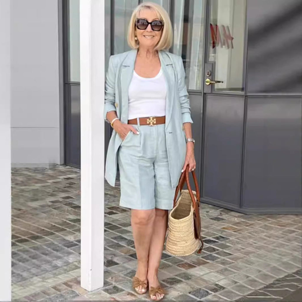 Women's elegant blazer and shorts ensemble with fashionable button detail and high-quality material, size S