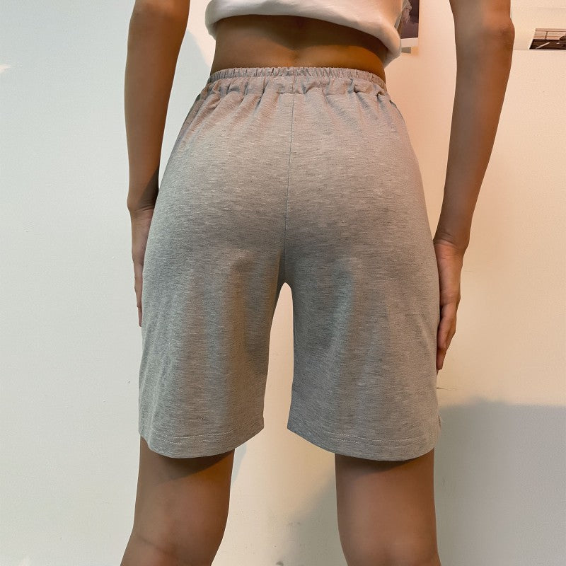 Women's cotton shorts with elastic waistband and practical pockets, size
