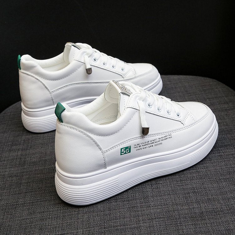 Sportliche Damen-Sneaker mit rutschfester Sohle und modernem Design, Größe S