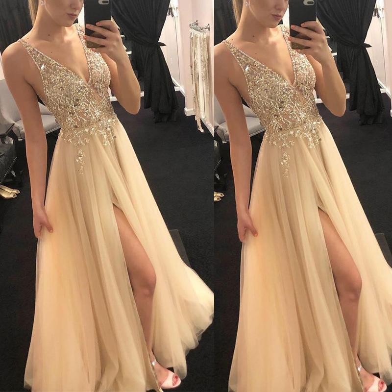 Valenzora | Abendkleid mit V-Ausschnitt und Schlitz