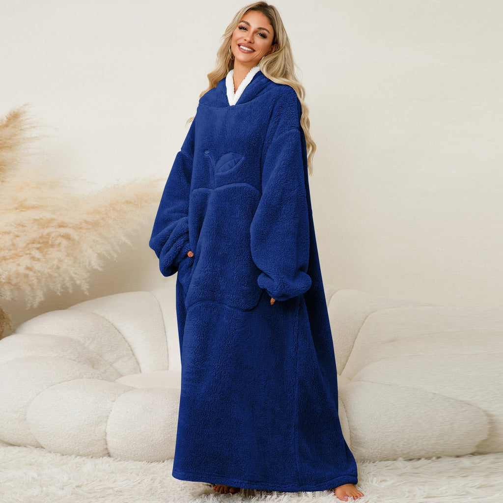 Women's Cozy Hoodie Blanket with Large Pockets and Contrasting Lining, Size