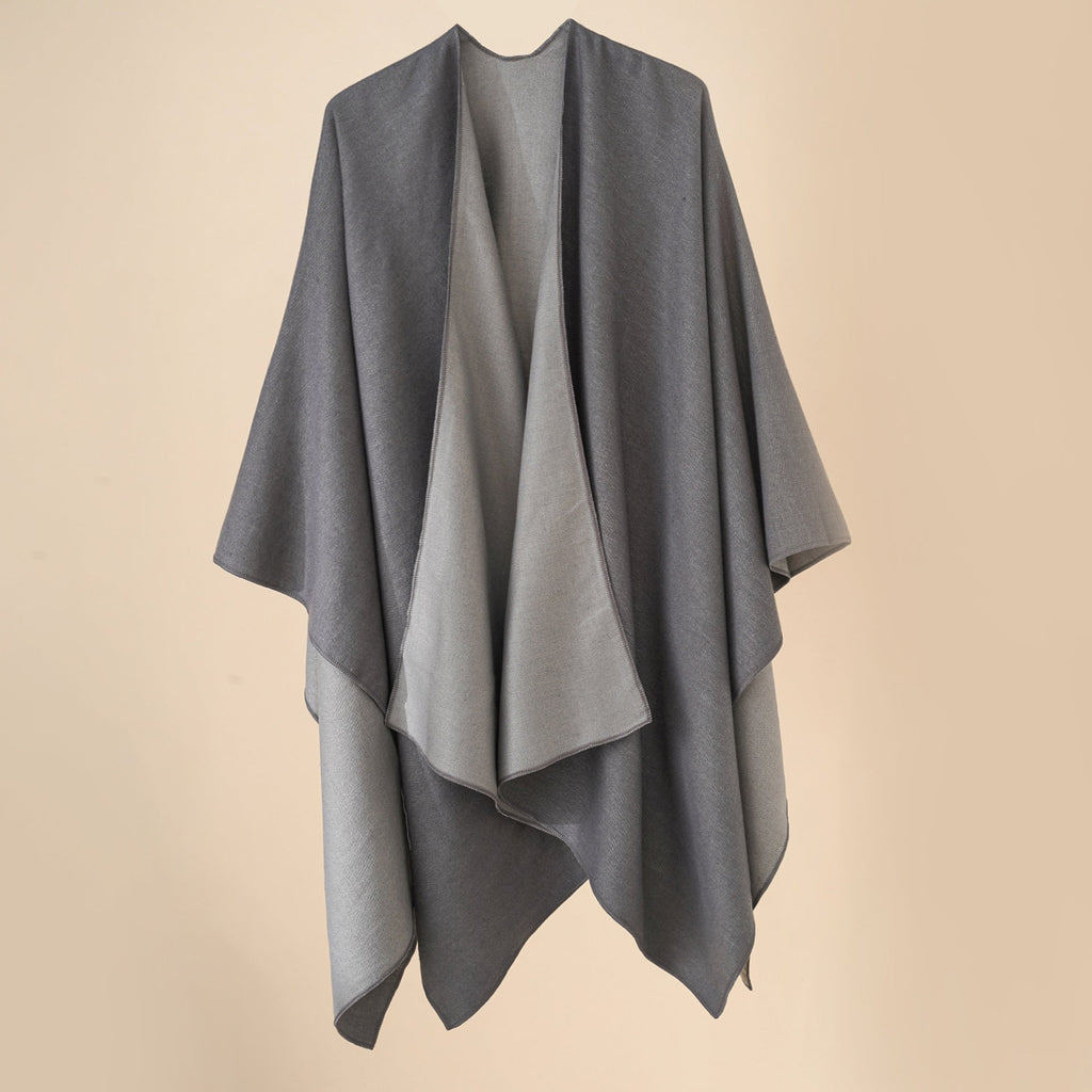 Women's comfortable poncho made of a soft wool blend with an elegant cut, size [size missing]