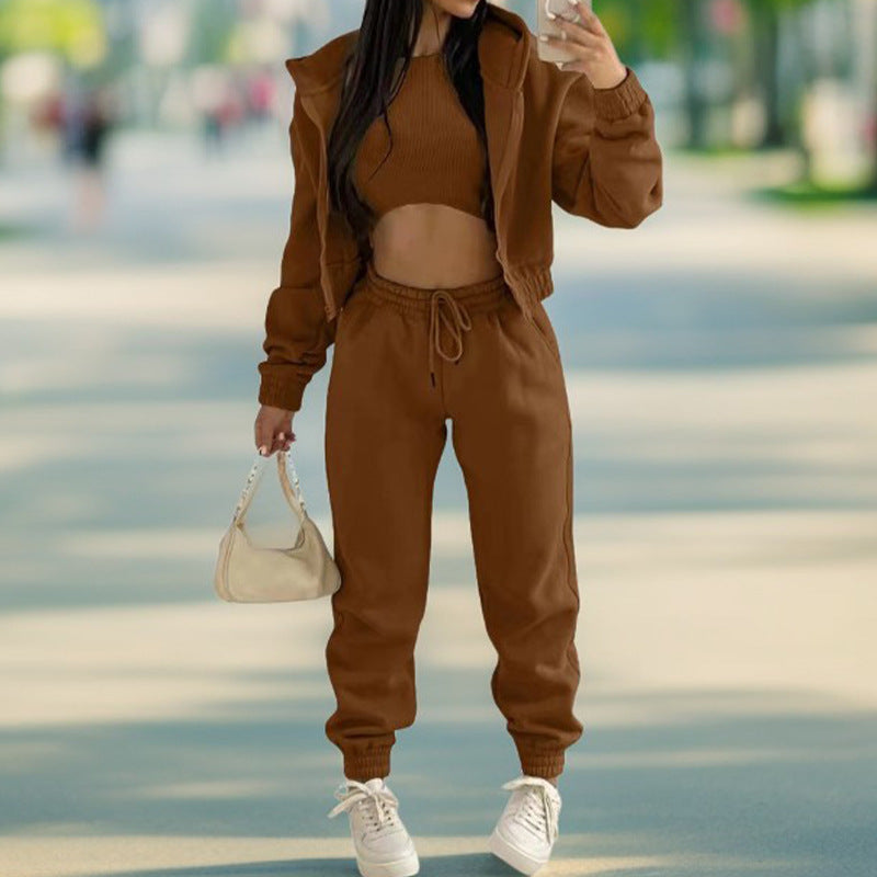 Women's sporty two-piece set with short top and casual jogging pants, size