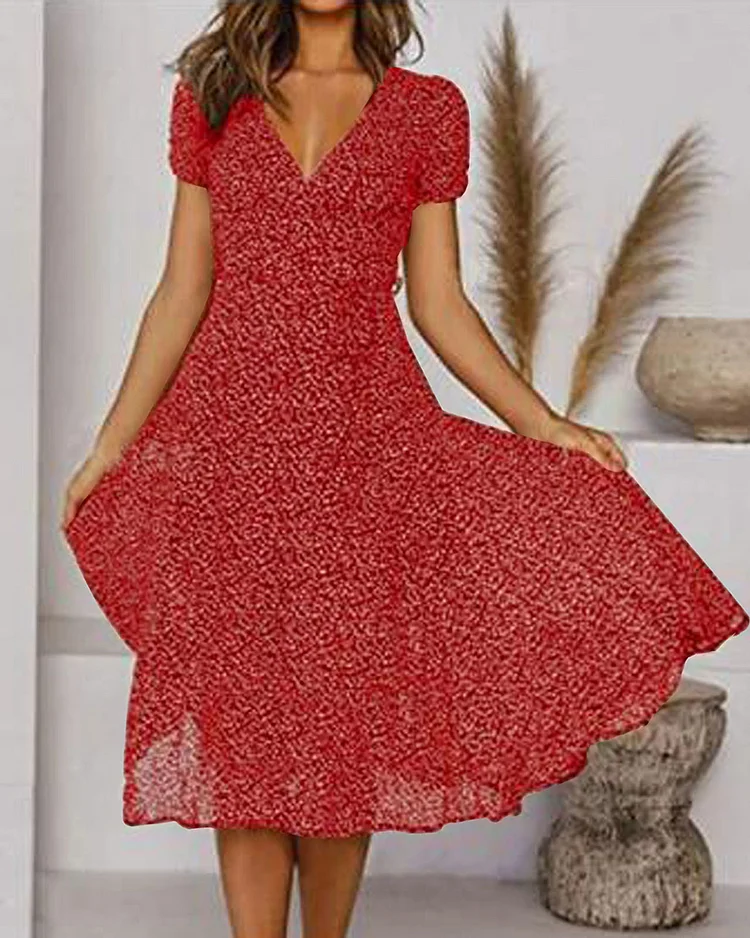 Valenzora | Short-sleeved, patterned chiffon dress with V-neck