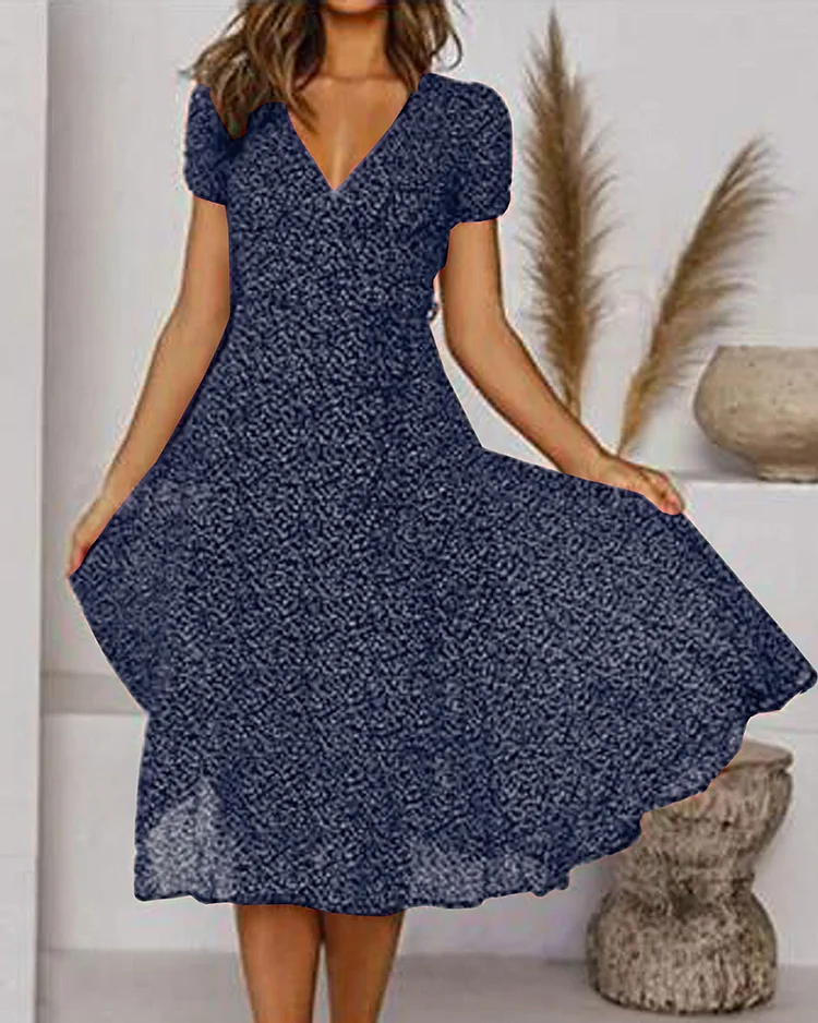 Valenzora | Short-sleeved, patterned chiffon dress with V-neck