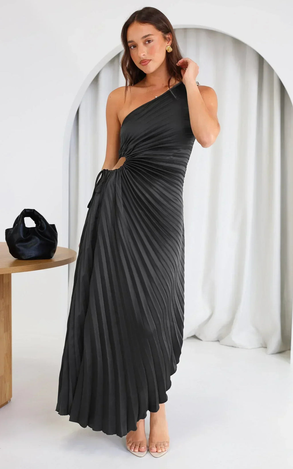 Valenzora | One-Shoulder-Plisseekleid in Midilänge