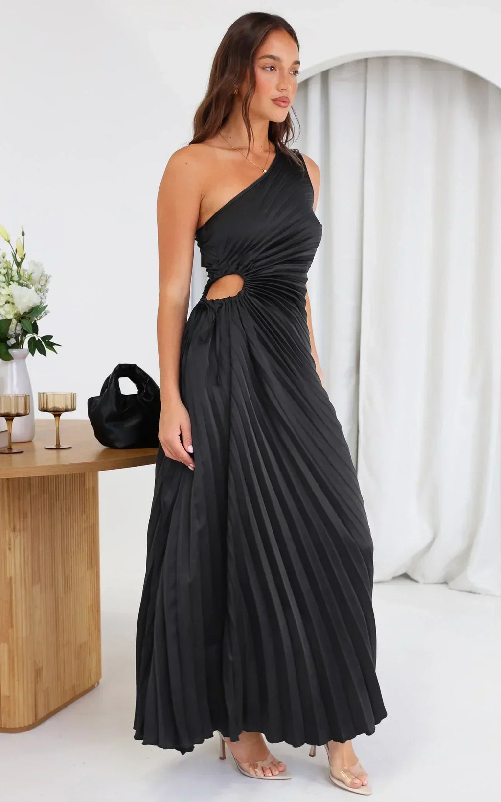 Valenzora | One-Shoulder-Plisseekleid in Midilänge