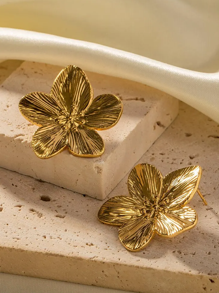 Valenzora | Blossom Ohrringe Gold mit eleganten Blütenblättern