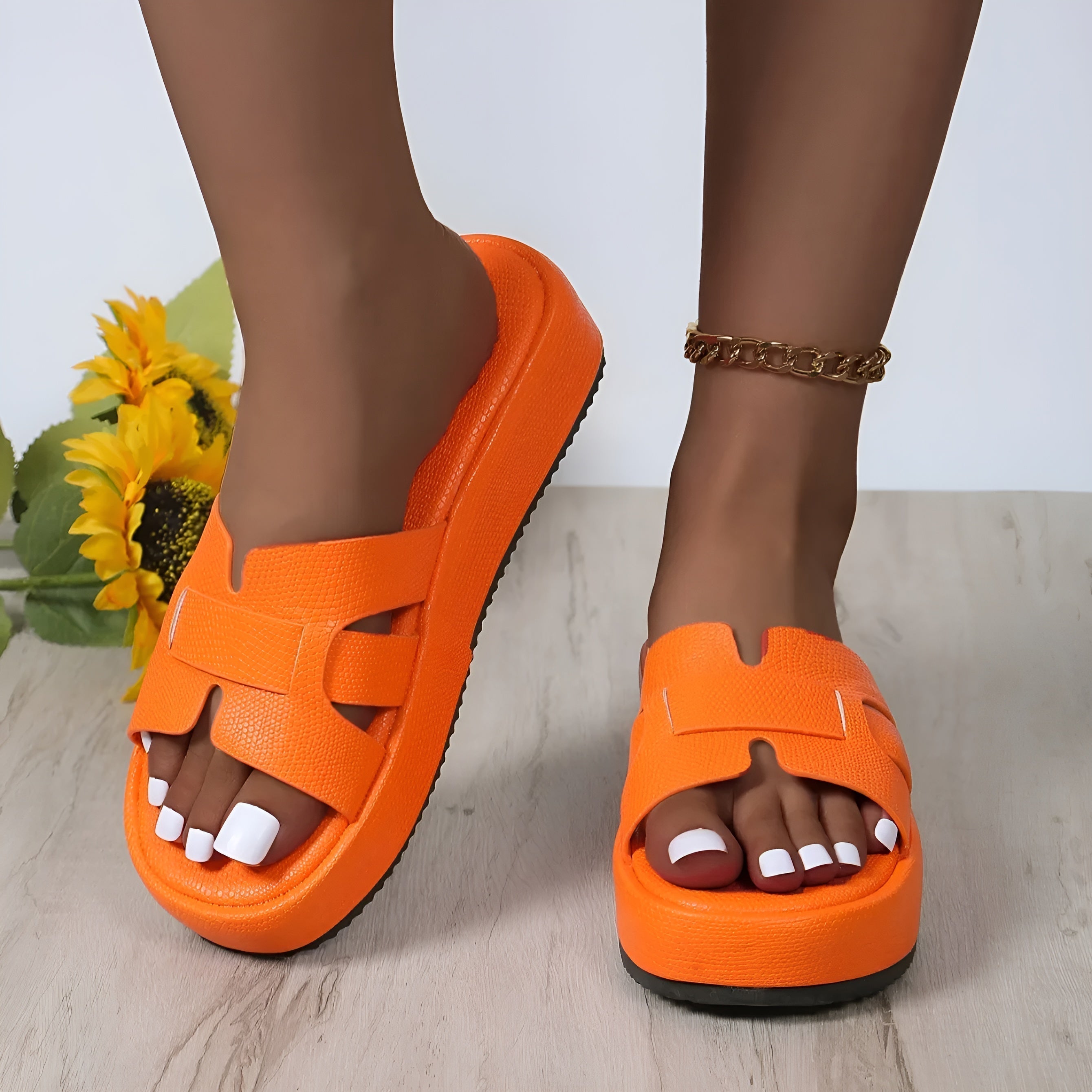 Valenzora | Comfortable flip-flop sandals with a thick sole and non-slip surface