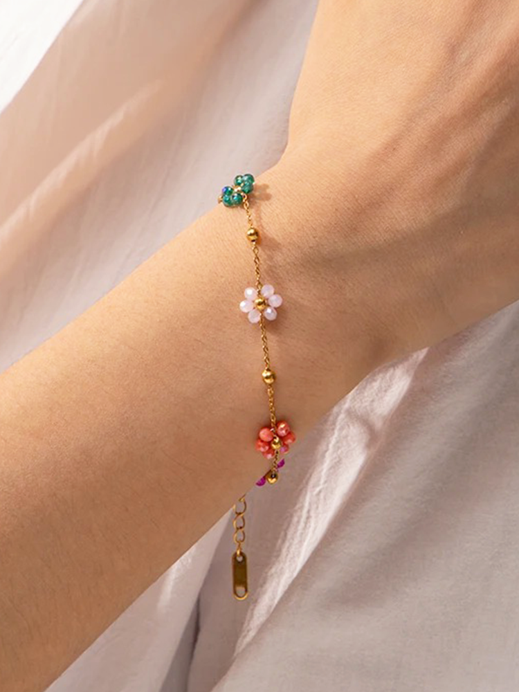 Valenzora | Gold Flower Bracelet for Cheerful Looks
