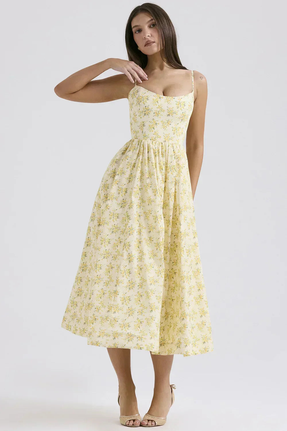 Valenzora | Elegant midi dress look
