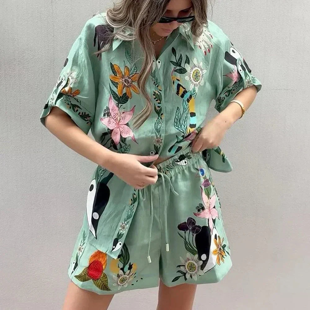 Valenzora | Damen 2-teiliges Sommer-Set, neues Lounge-Urlaubs-Set, locker geschnittenes bedrucktes Kurzarm-T-Shirt mit Kragen und Knöpfen und Shorts-Set
