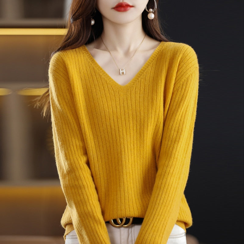 Valenzora - V-neck knitted sweater - Women's elegant patterned sweater