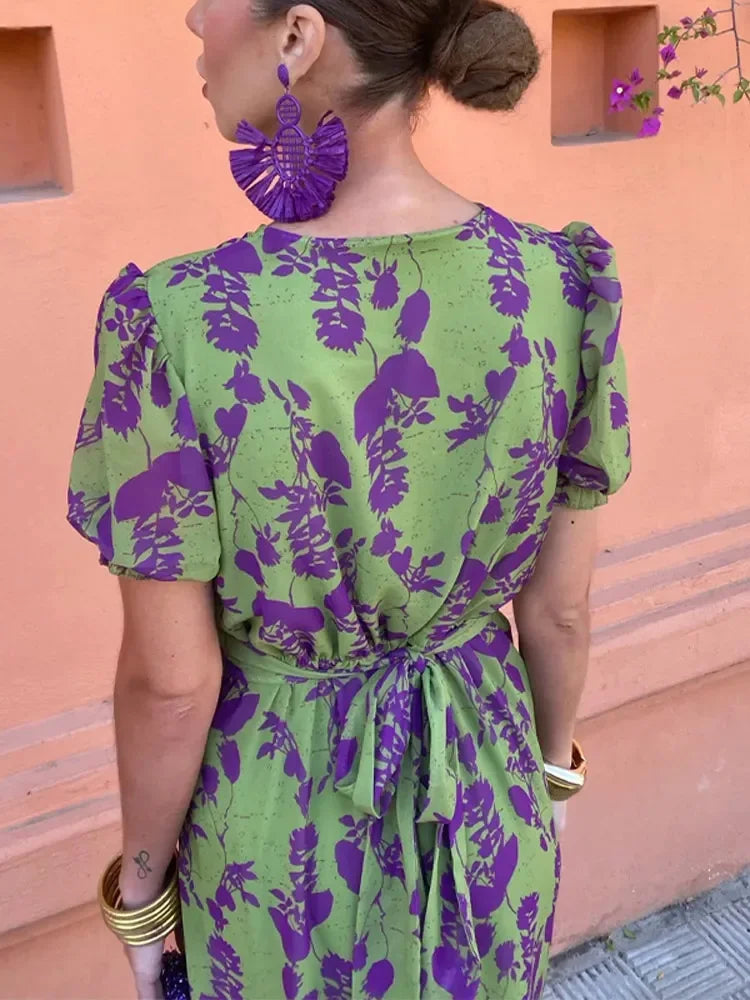 Valenzora | with floral pattern and V-neck