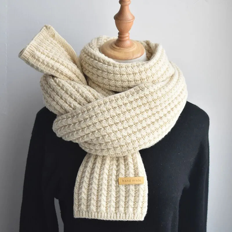 Valenzora | Cozy knitted wool scarf