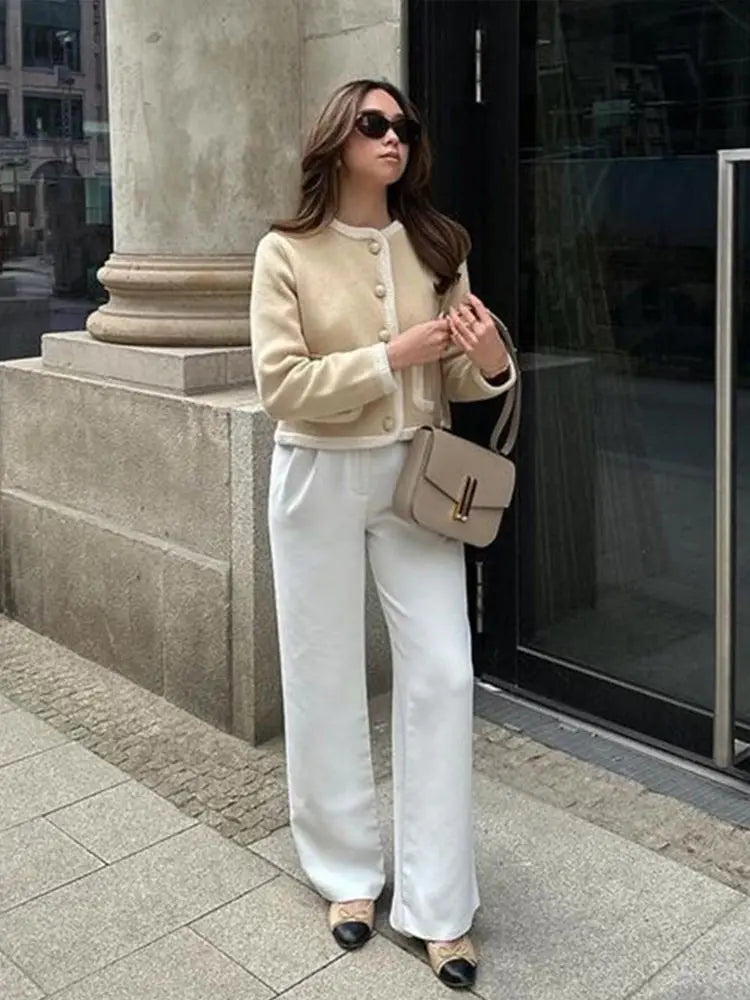 Valenzora | Fashionable Cropped Top