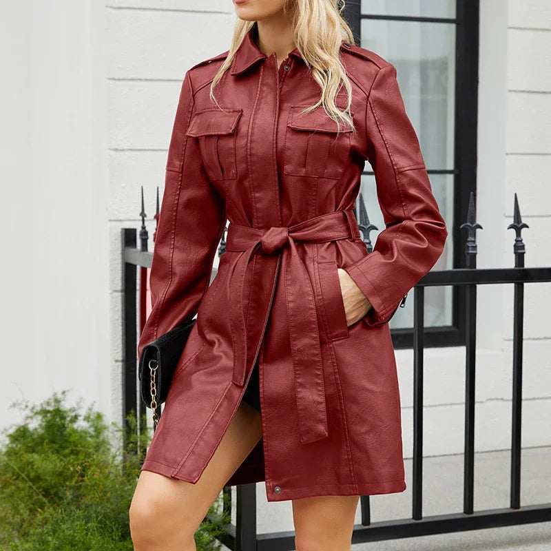 Schmale Jacke aus Kunstleder