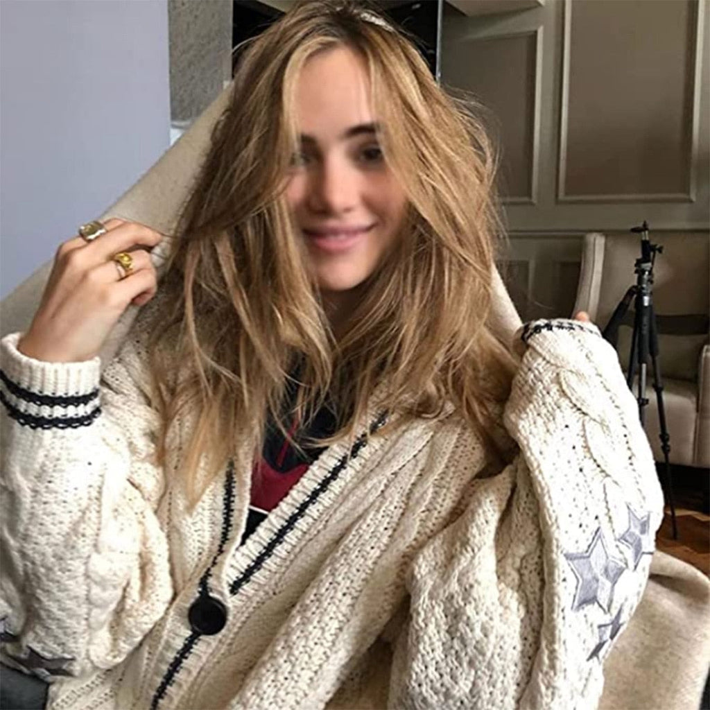 Caramelfarbener Cardigan – warm mit stilvoller Stickerei