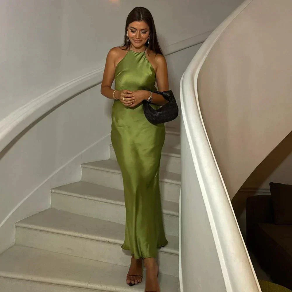 Valenzora | Elegantes Neckholder-Damenkleid aus Seide – glamourös & bequem