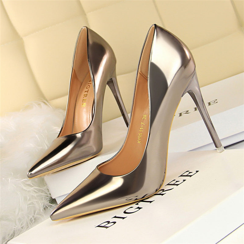 Valenzora | Metallic Heels with Pointed Toe