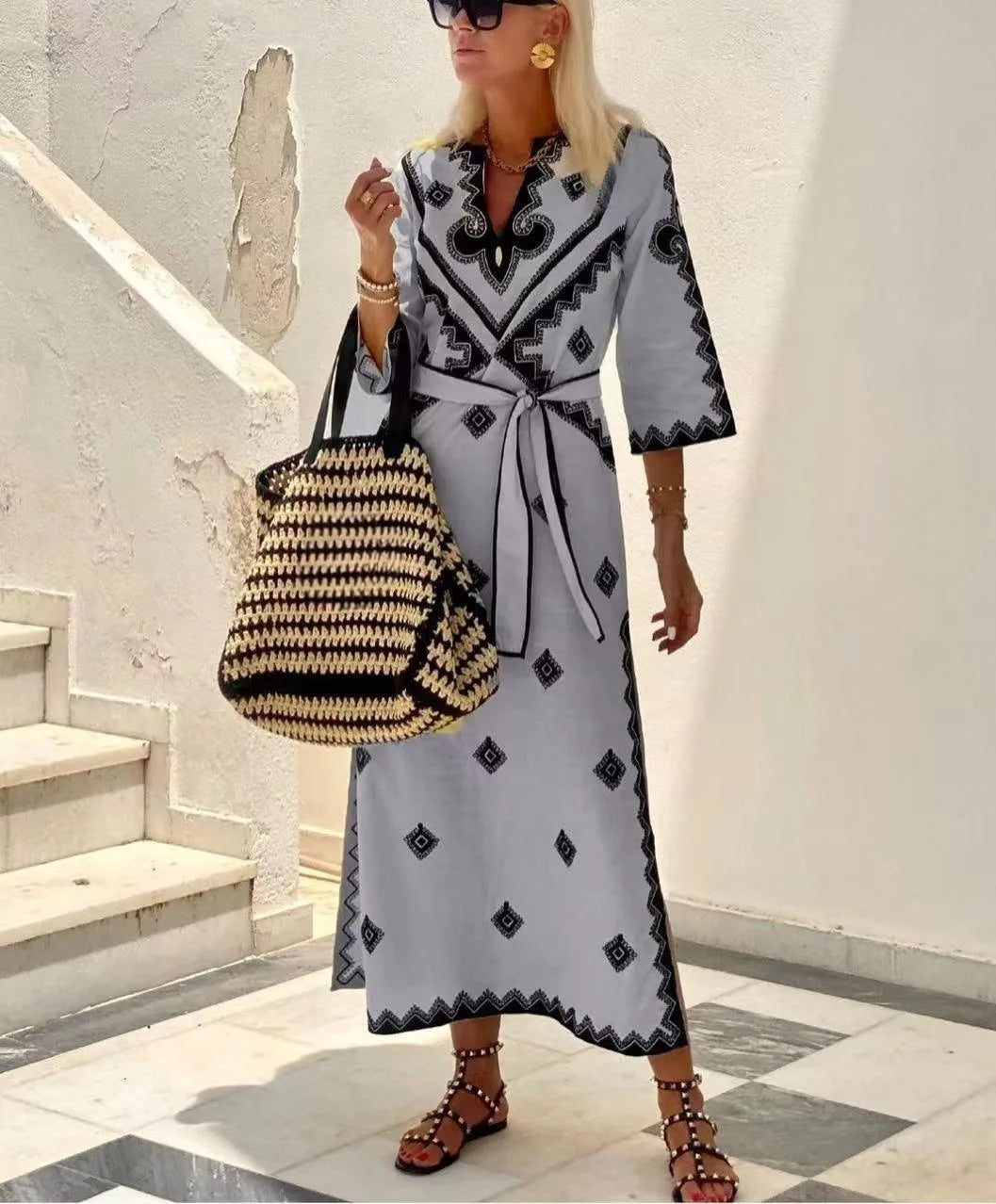 Clara™ – Locker geschnittenes Kleid mit Gürtel