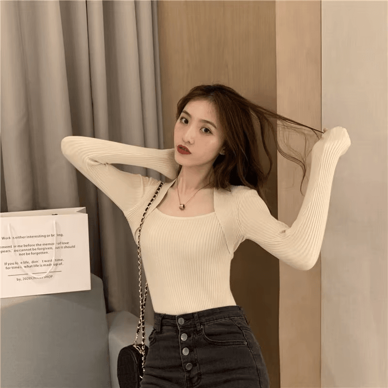 Valenzora | Soft, warm knit sweater with square collar
